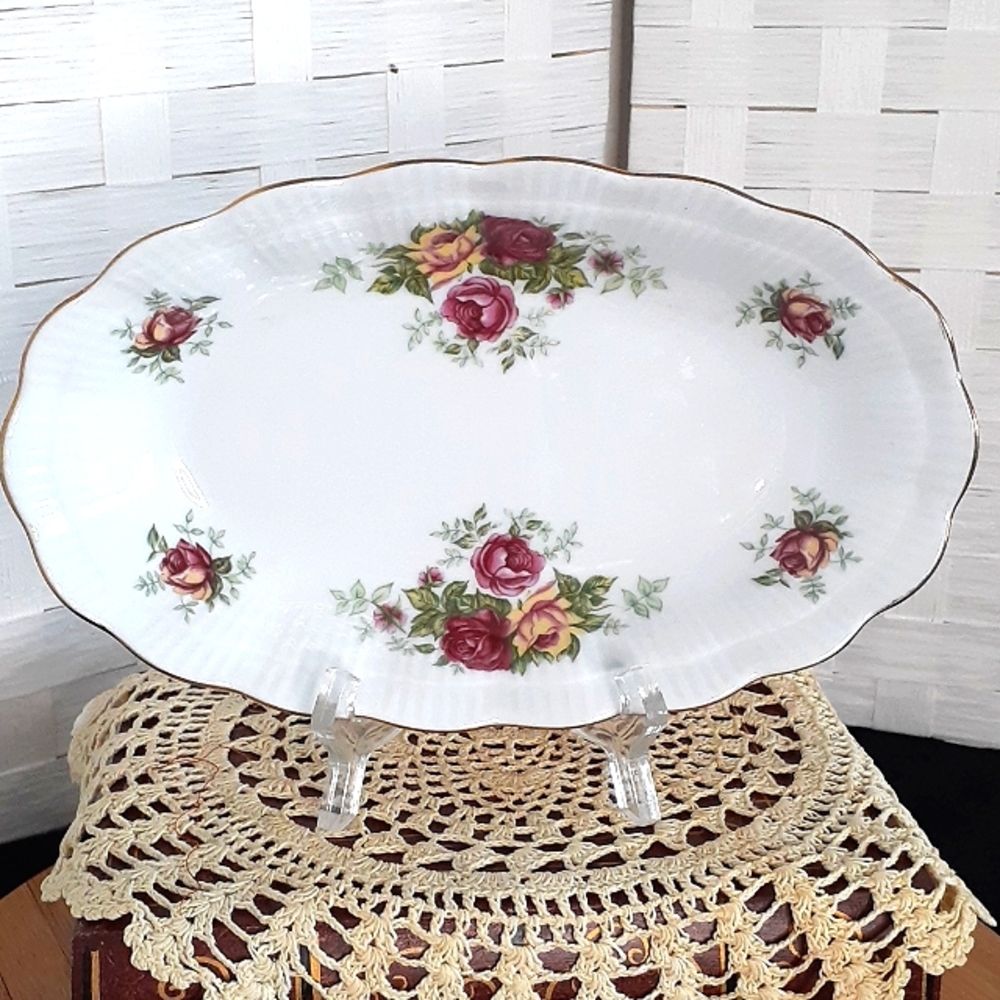 👉*VINTAGE* 9" OVAL SERVING DISH ~FINE PORCELAIN